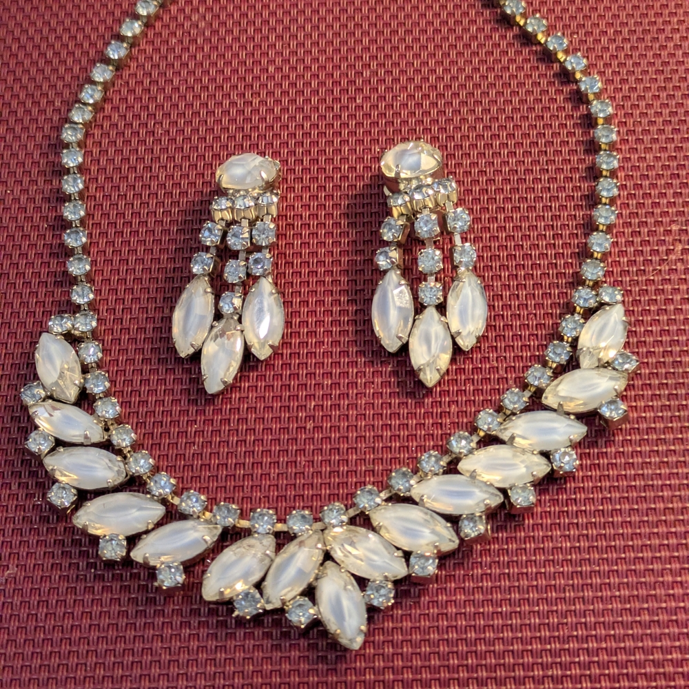 Vintage 50- 60 Lavender Crystal Necklace And Clips On Earrings Set Of 3